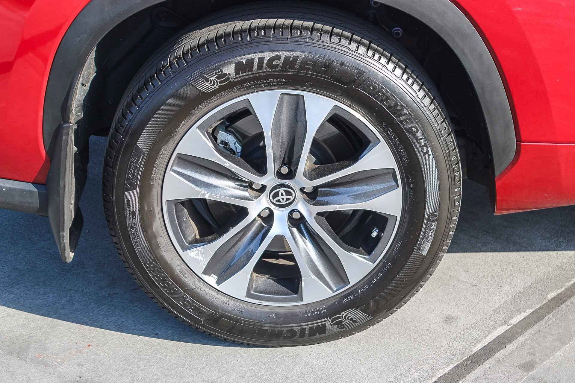 Certified 2023 Toyota Highlander XLE image 12