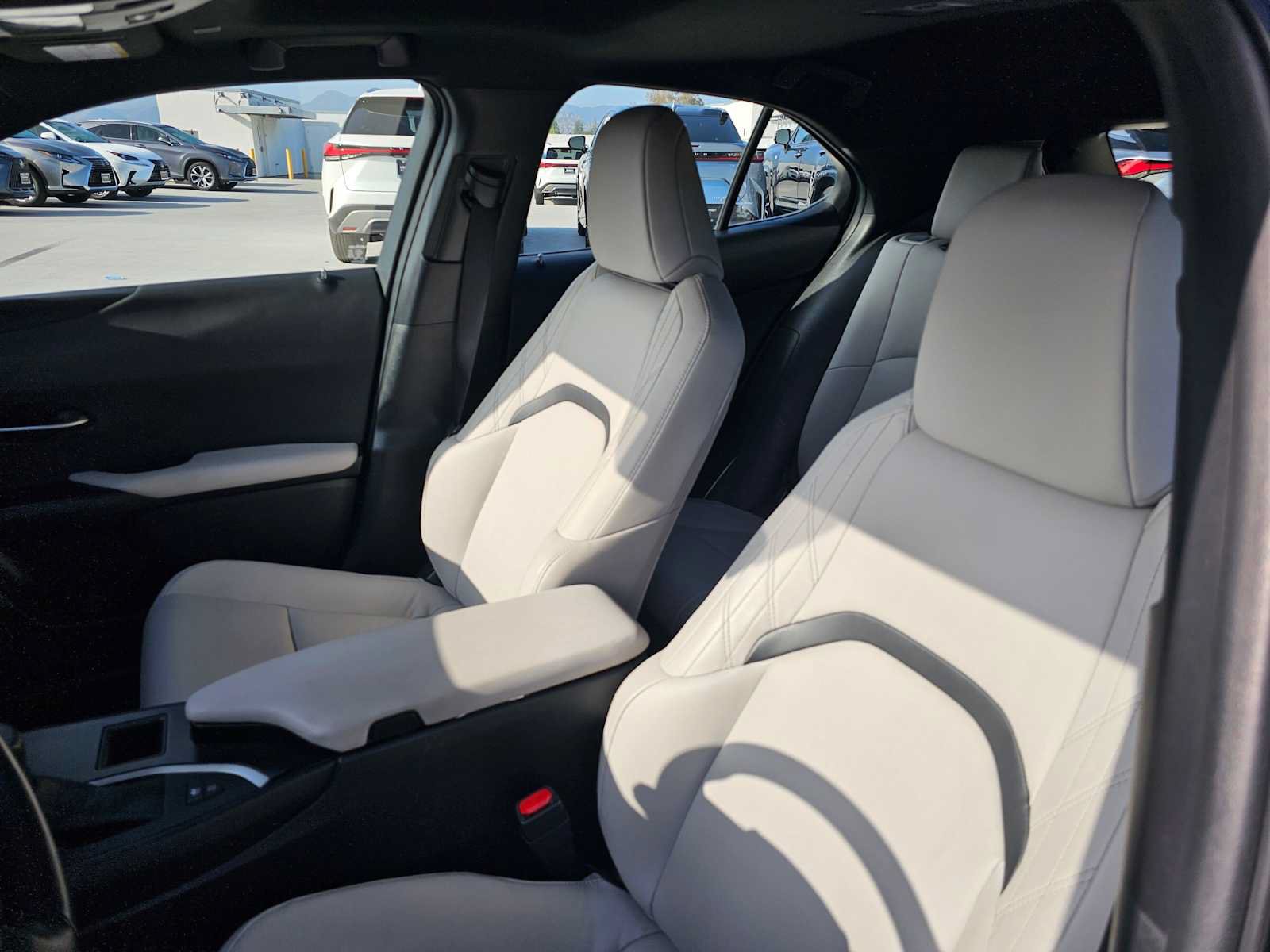 Used 2023 Lexus UX 250h FWD w/ Accessory Package (Z2) image 21
