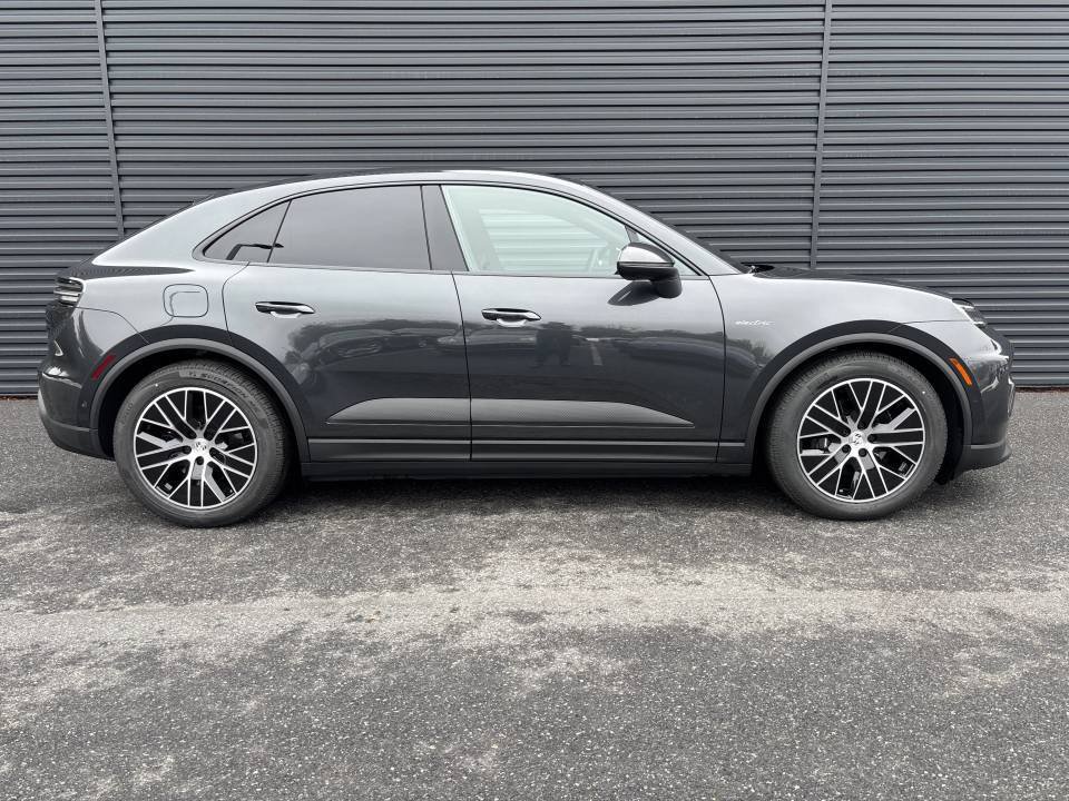Certified 2026 Porsche Macan 4 Electric AWD/4WD image 6
