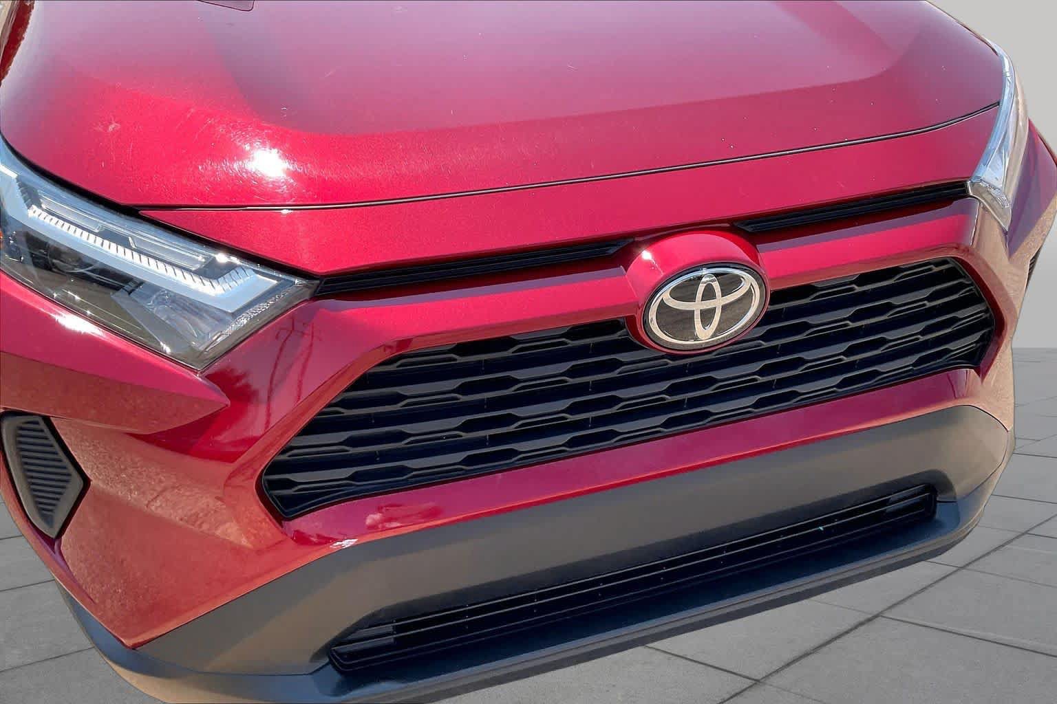Used 2025 Toyota RAV4 XLE FWD image 28