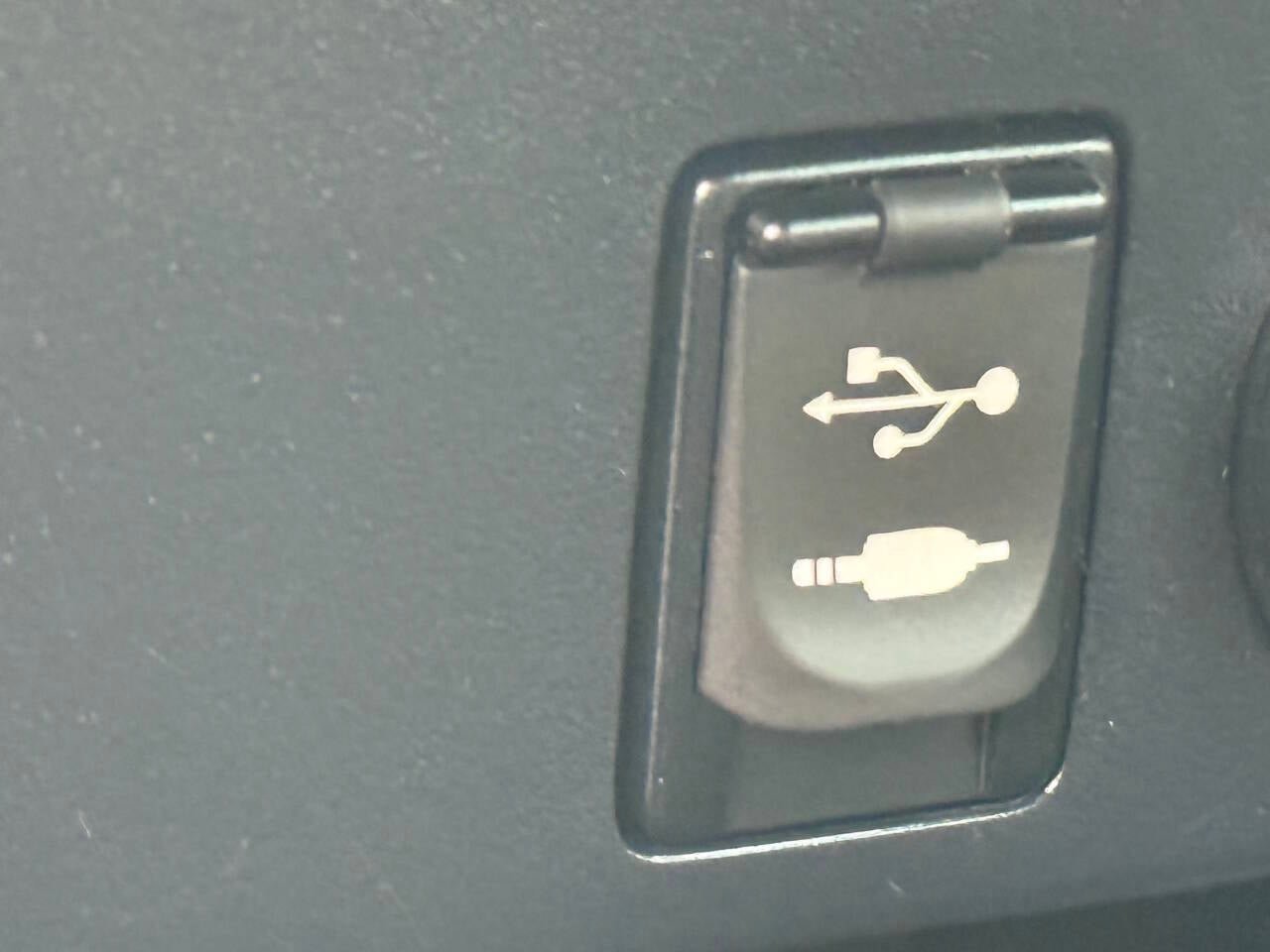 Used 2016 Toyota RAV4 LE FWD image 11