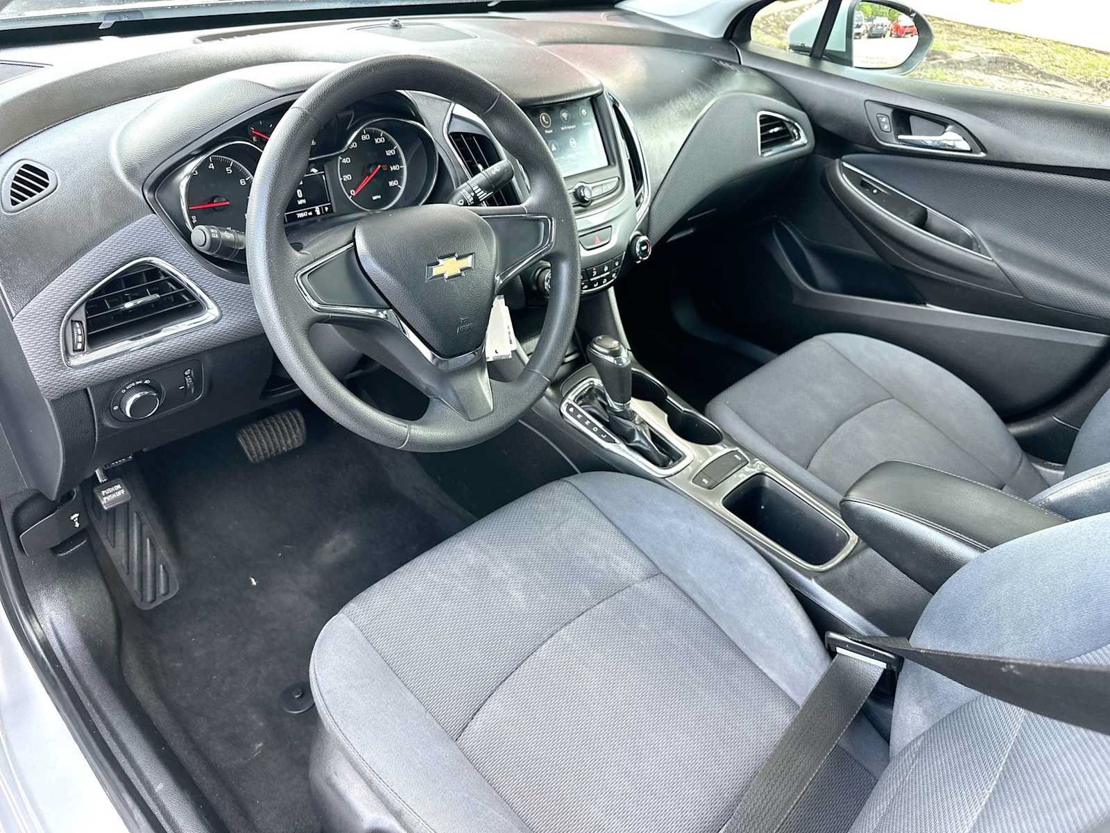 Used 2019 Chevrolet Cruze LS FWD image 18