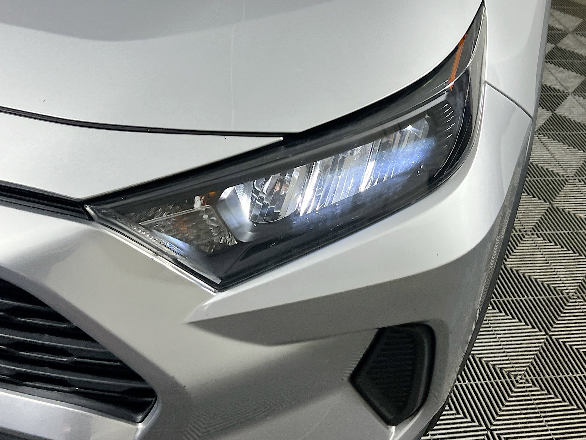 Used 2020 Toyota RAV4 LE image 11