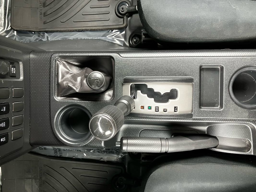 Used 2011 Toyota FJ Cruiser 4WD image 17