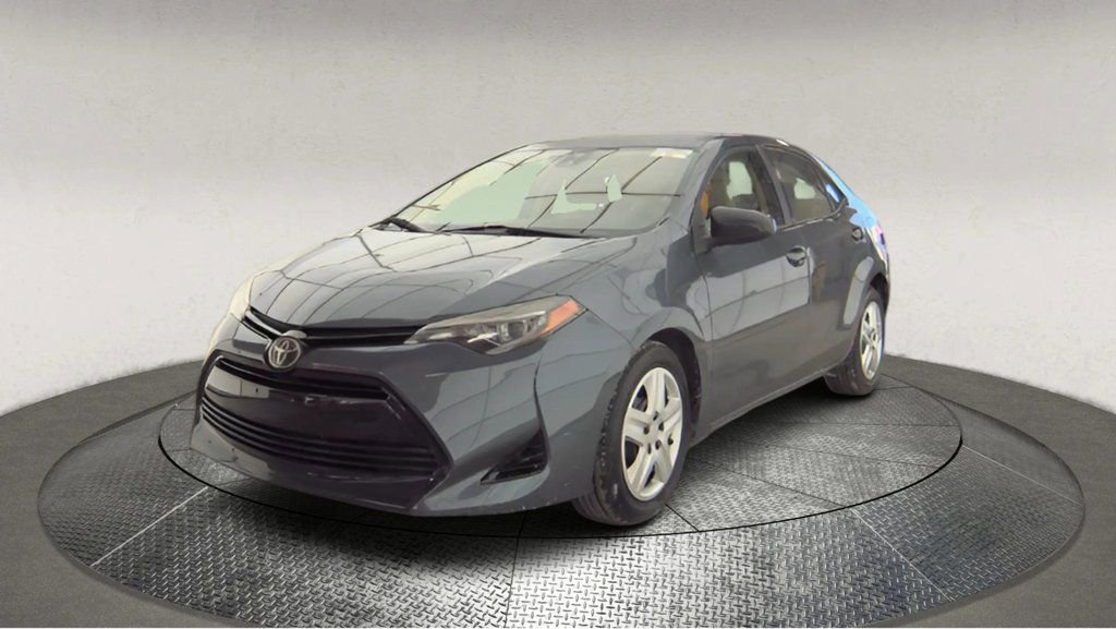 Used 2018 Toyota Corolla LE image 3