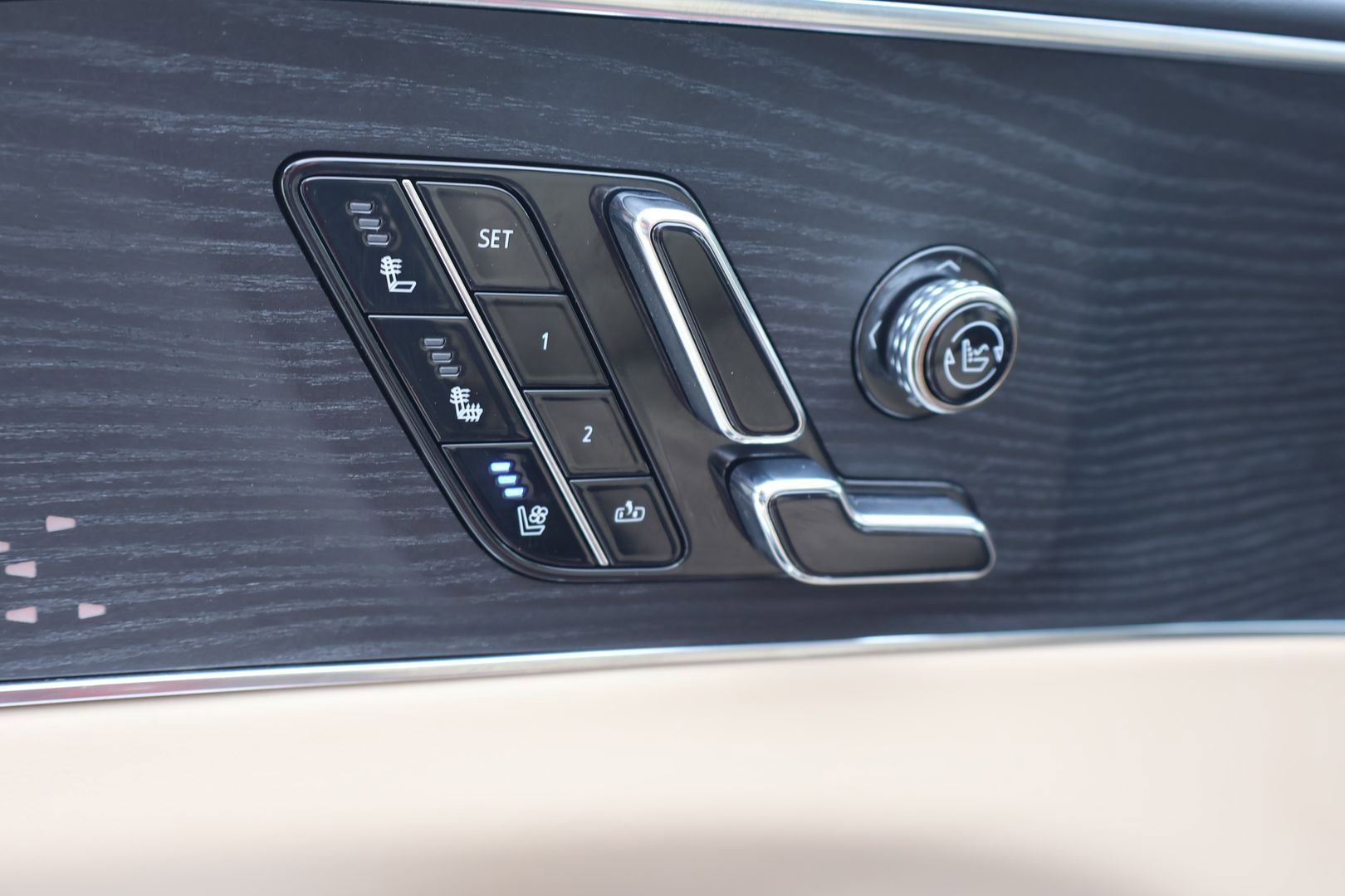 Used 2024 Cadillac Lyriq Sport w/ Nappa Leather Package AWD/4WD image 10
