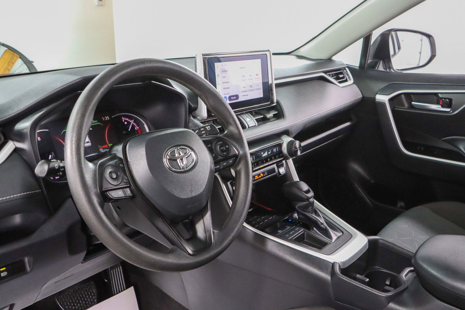 Used 2024 Toyota RAV4 XLE image 22