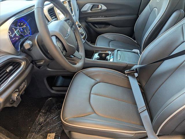 New 2026 Chrysler Pacifica Limited w/ S Appearance Package image 4