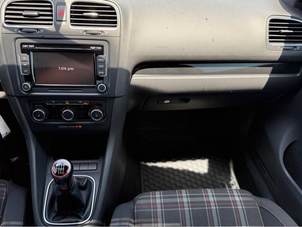 Used 2011 Volkswagen Golf 2-Door FWD image 10