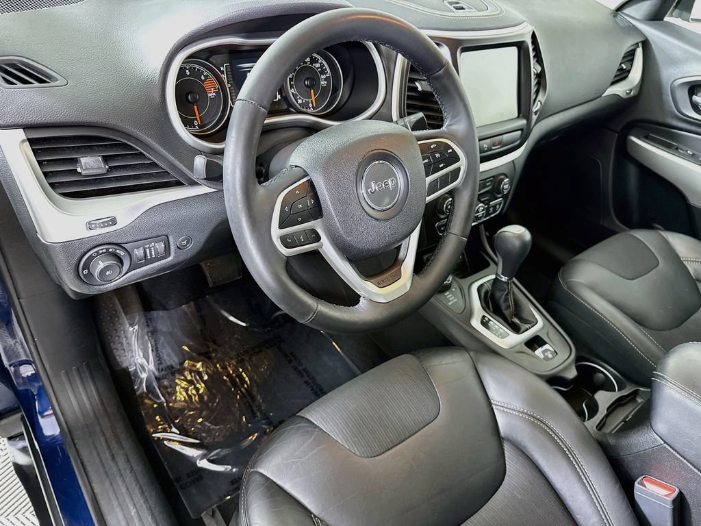 Used 2018 Jeep Cherokee Latitude Plus w/ Comfort/Convenience Group AWD/4WD image 19