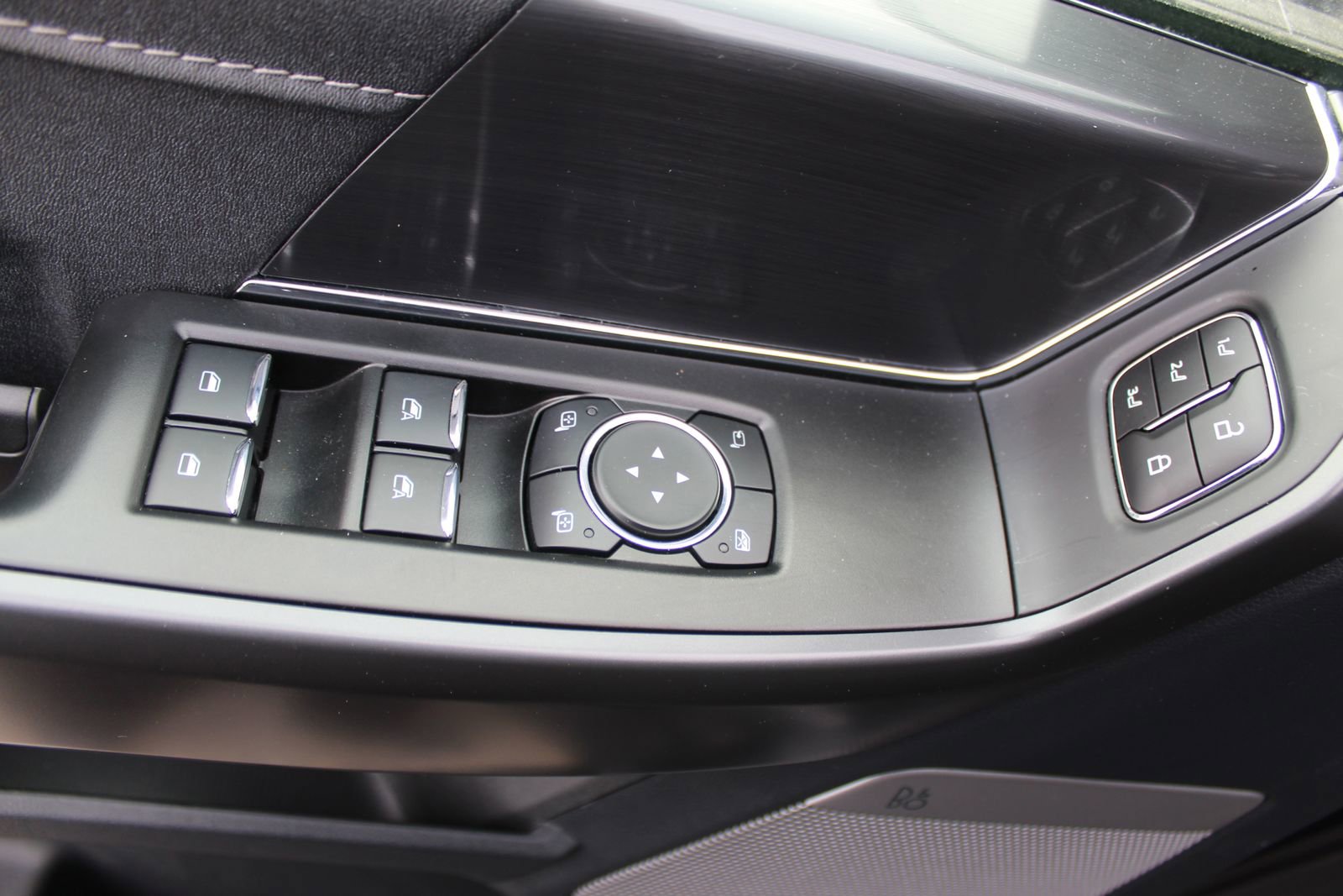 New 2025 Ford F150 Lariat w/ Equipment Group 501A Mid image 27