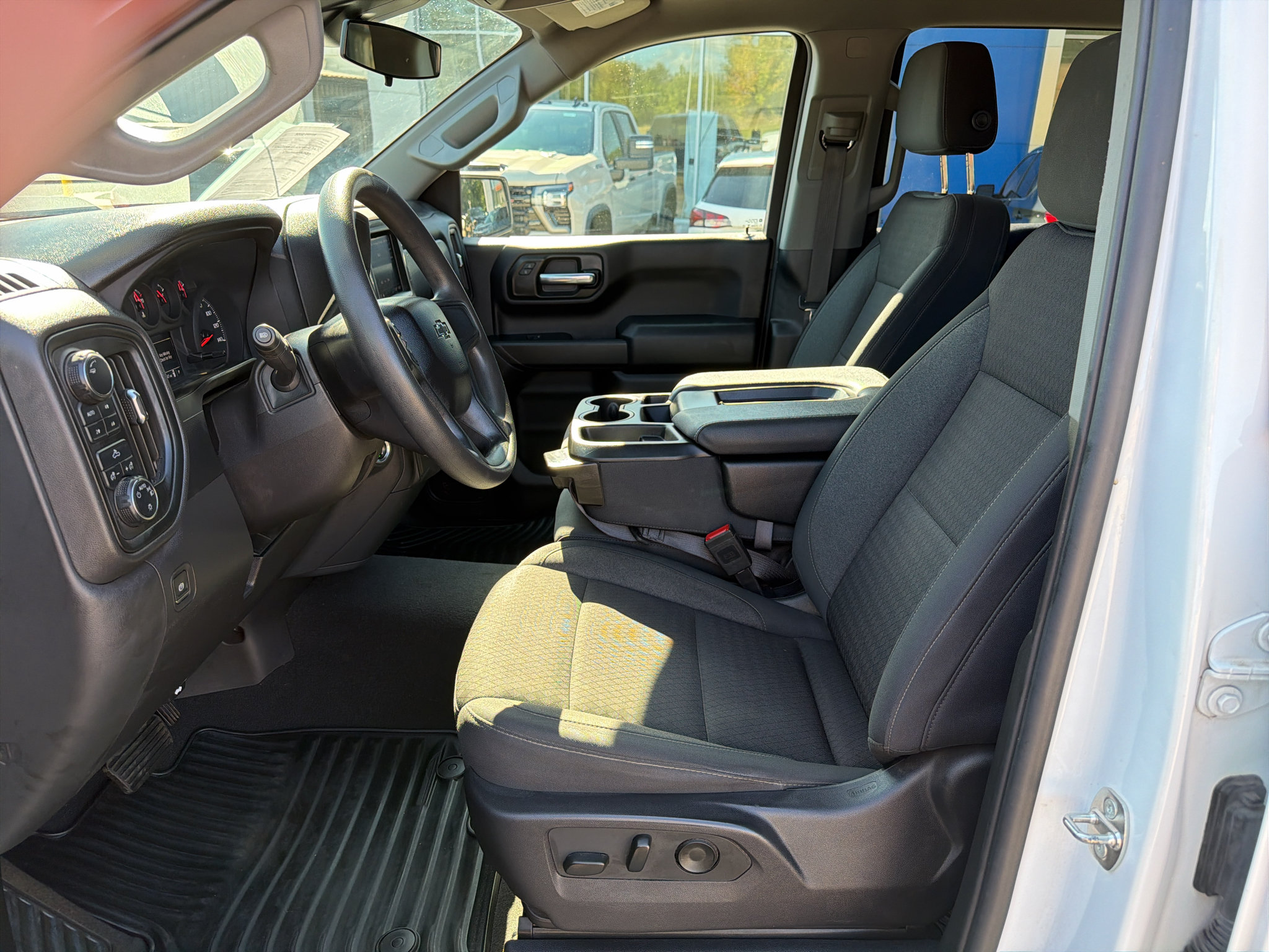 Used 2024 Chevrolet Silverado 1500 Custom Trail Boss w/ LPO, Dark Essentials Package AWD/4WD image 5