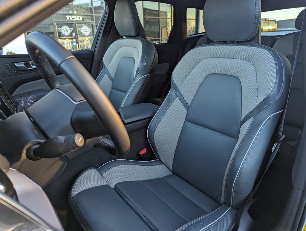 Used 2022 Volvo XC60 B5 R-Design w/ Advanced Package AWD/4WD image 14