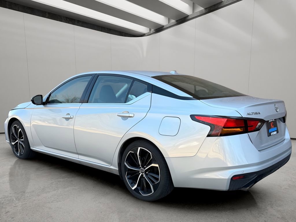 Used 2023 Nissan Altima 2.5 SR image 3