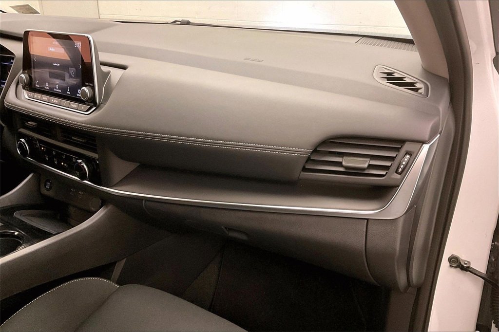 Certified 2025 Nissan Rogue S image 15