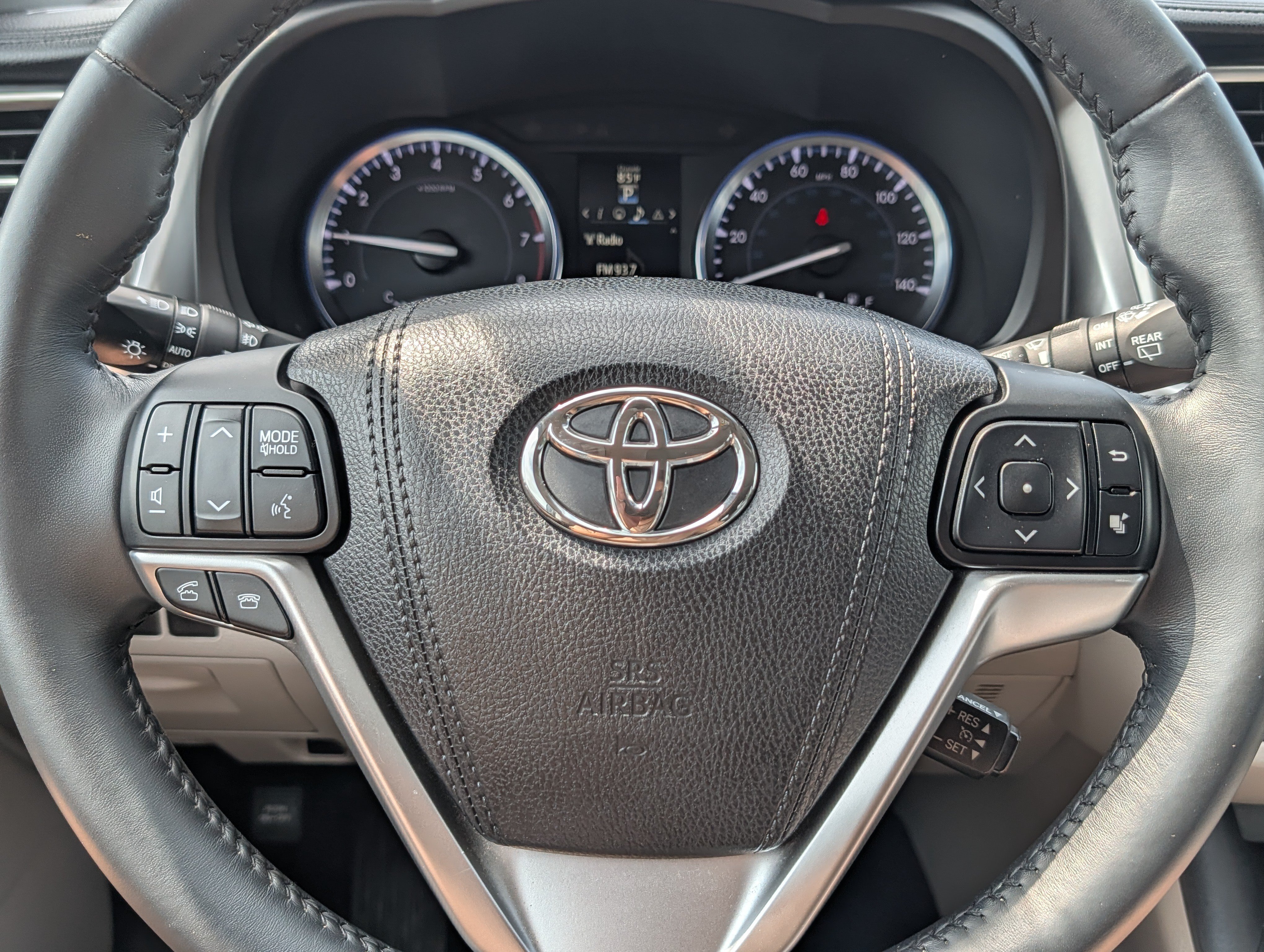 Used 2015 Toyota Highlander XLE AWD/4WD image 25