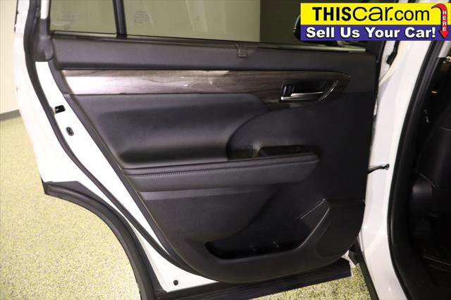 Used 2021 Toyota Highlander Platinum image 32
