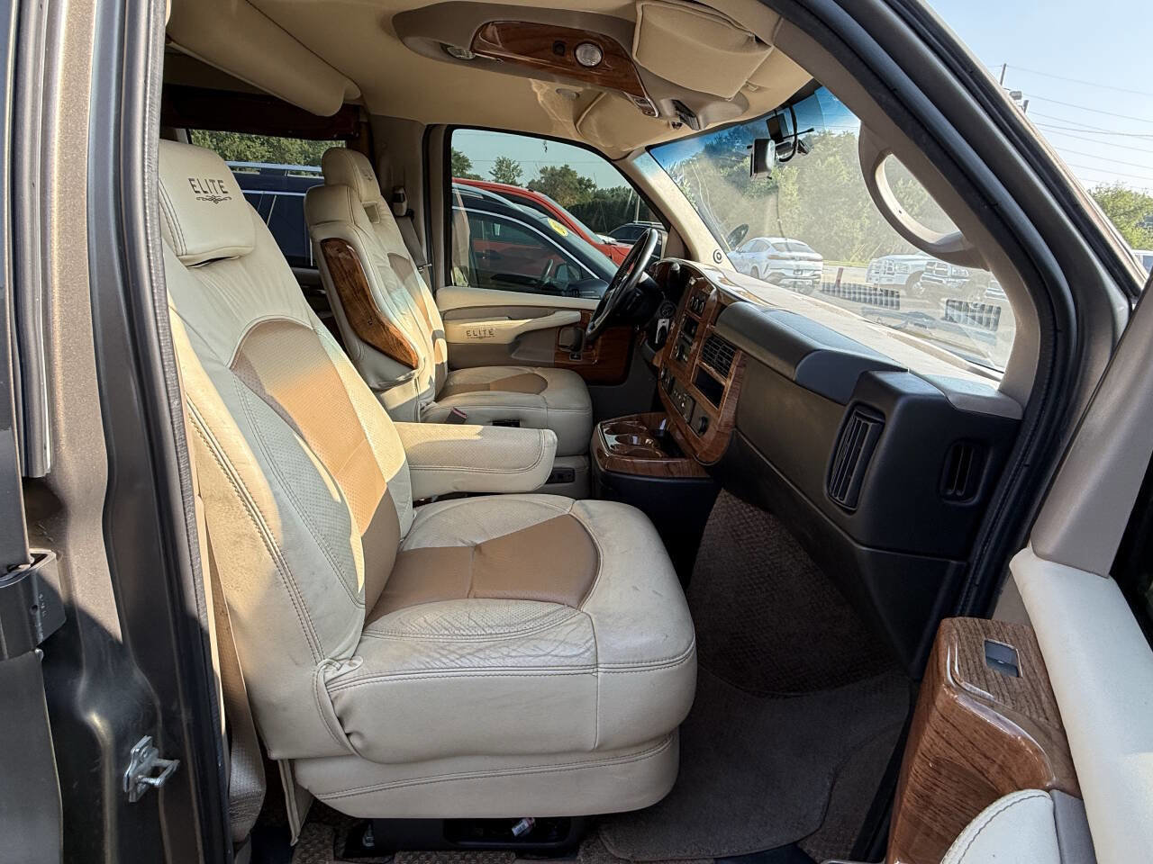 Used 2015 Chevrolet Express 2500 image 19