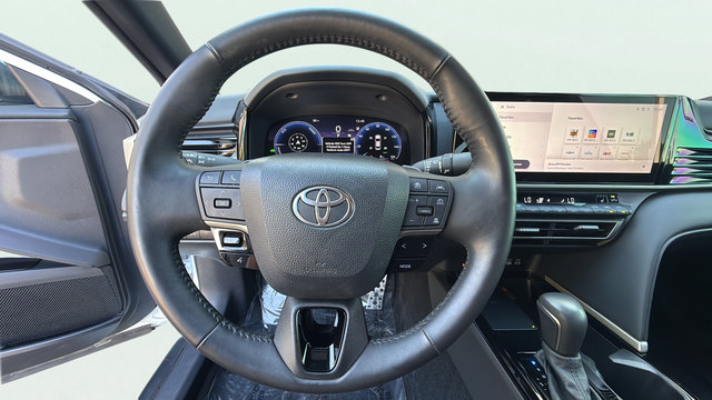 Used 2025 Toyota Camry XSE FWD image 15