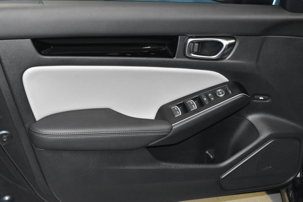 Used 2025 Honda Civic Sport Touring image 4