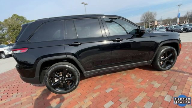 Used 2023 Jeep Grand Cherokee Limited w/ Luxury Tech Group II image 2