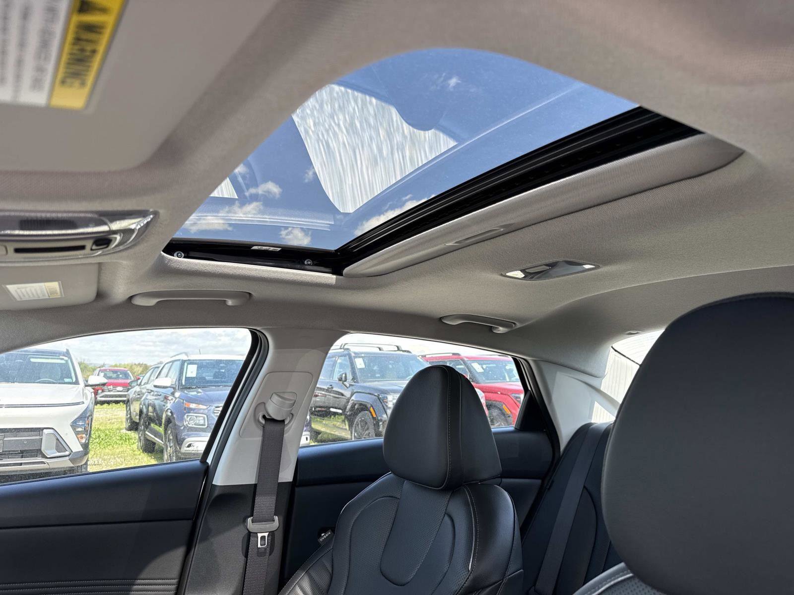 New 2026 Hyundai Elantra Limited FWD image 3