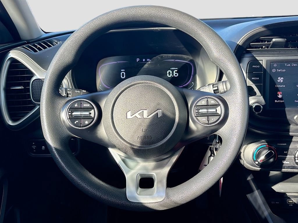 Used 2023 Kia Soul LX image 11