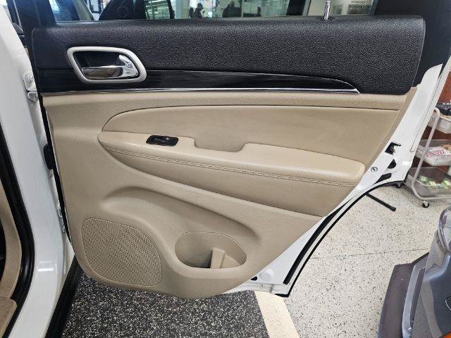 Used 2019 Jeep Grand Cherokee Limited AWD/4WD image 31