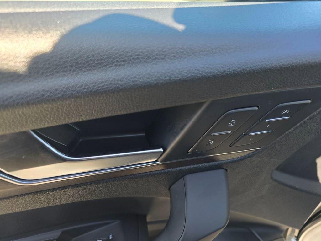 Used 2021 Audi Q5 e Premium w/ Convenience Package image 18