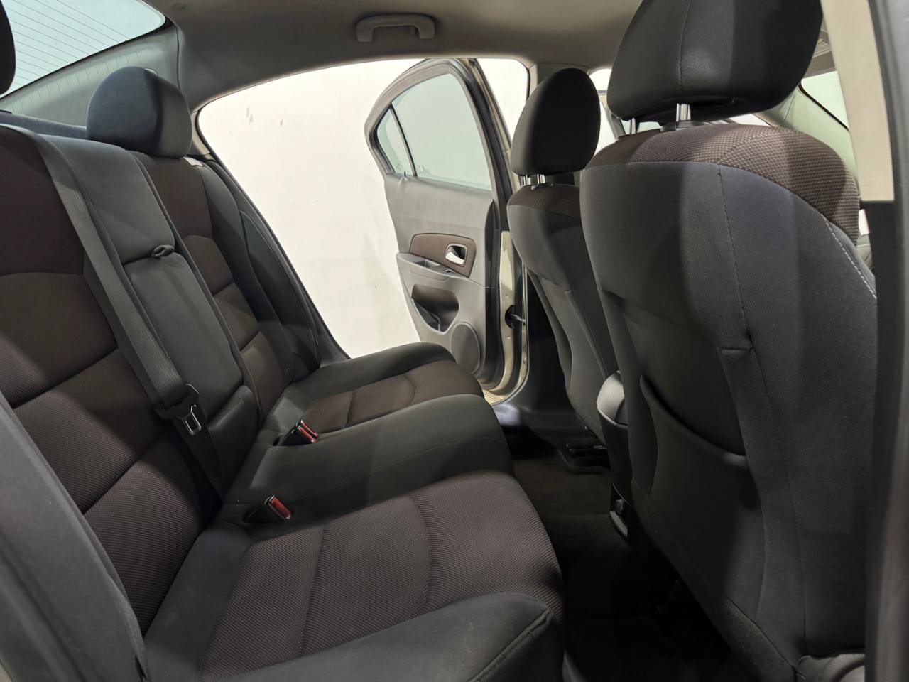 Used 2016 Chevrolet Cruze LT FWD image 15