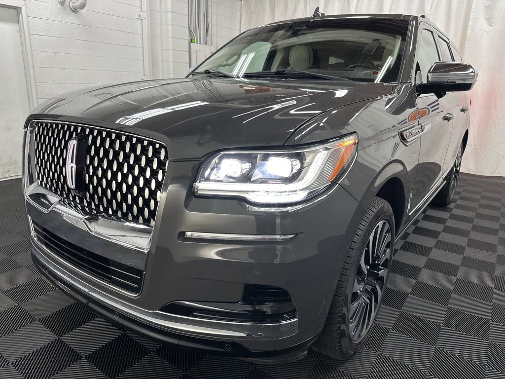 Used 2023 Lincoln Navigator Black Label image 2