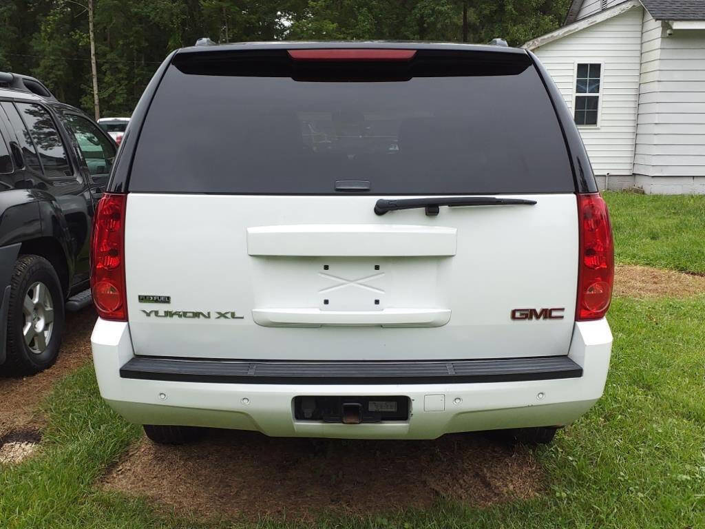 Used 2008 GMC Yukon XL SLT w/ SLT Preferred Equipment Group AWD/4WD image 4
