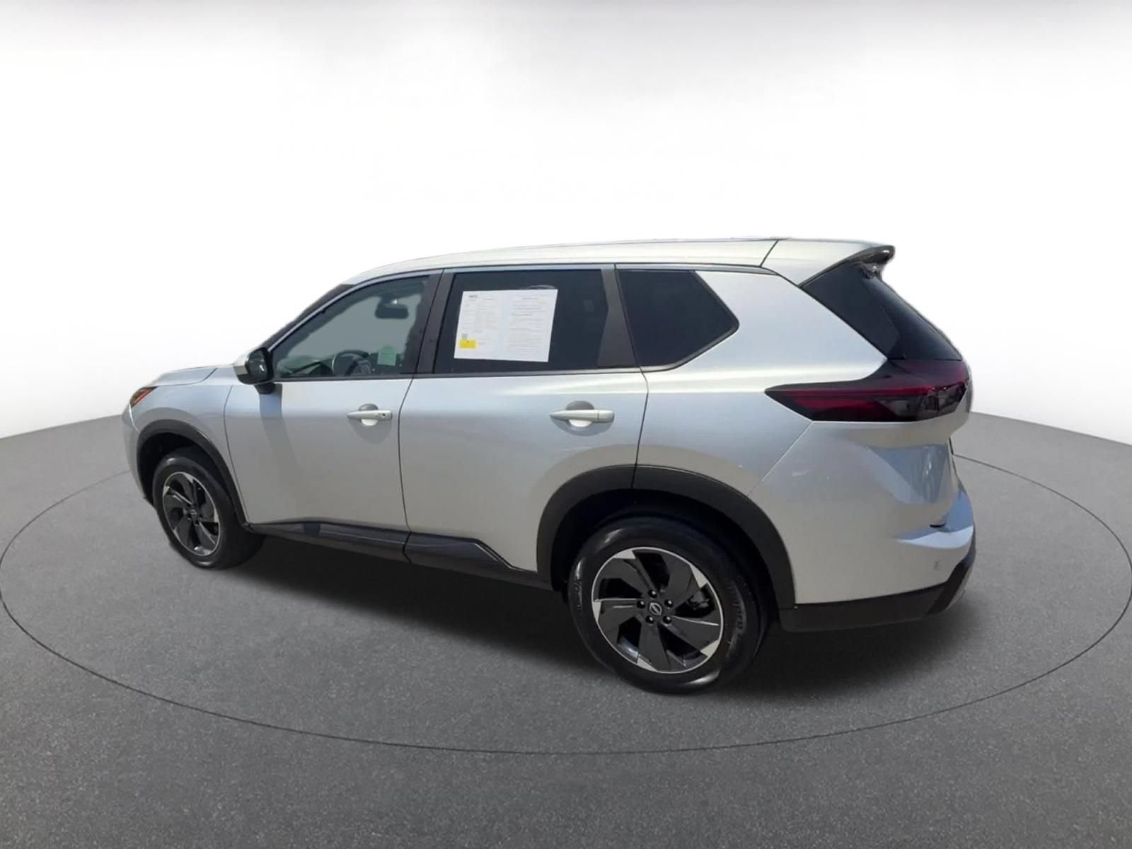 Used 2025 Nissan Rogue SV FWD image 10