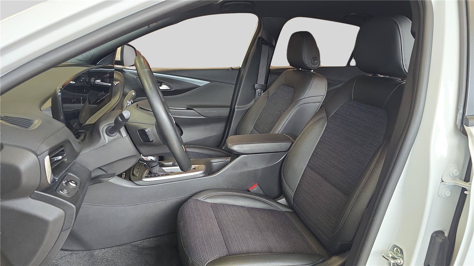 Used 2025 Buick Envista Preferred w/ Convenience I Package FWD image 11