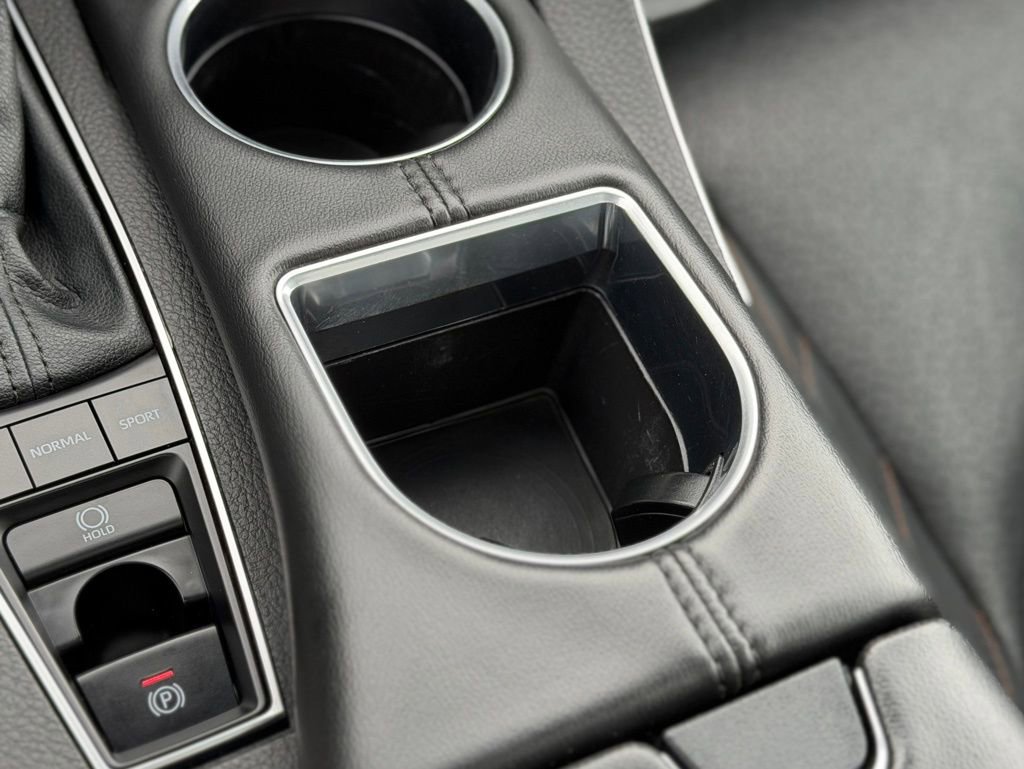 Used 2022 Toyota Avalon Limited w/ Advanced Safety Package FWD image 18