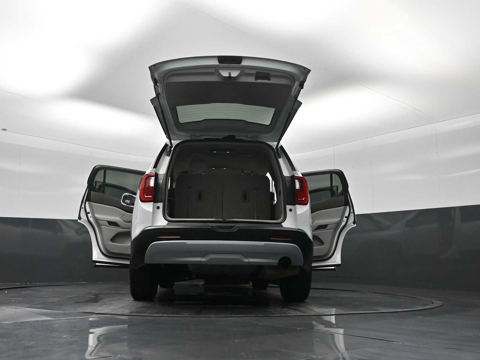 Used 2021 GMC Acadia SLE w/ LPO, Cargo Package image 39