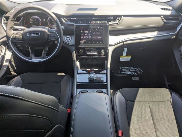 New 2025 Jeep Grand Cherokee Altitude image 14