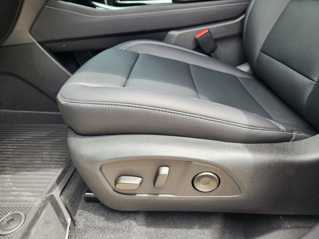New 2026 Chevrolet Traverse LT w/ Driver Confidence Package FWD image 17