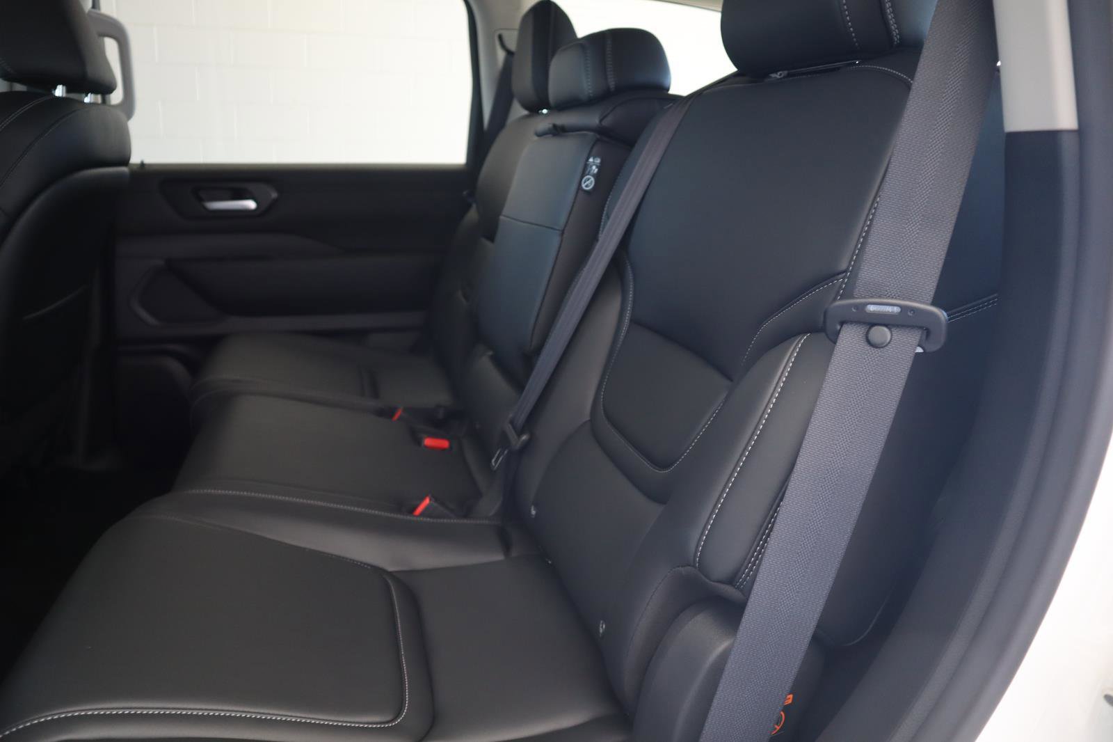 New 2026 Nissan Armada SV image 32