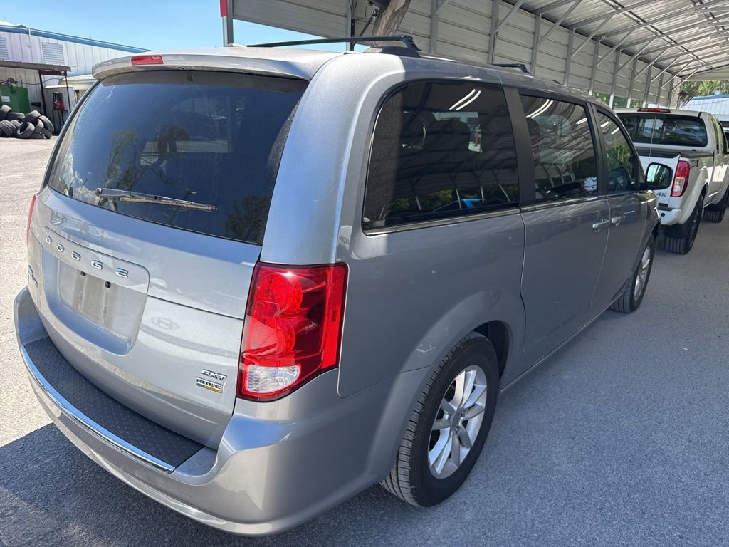 Used 2018 Dodge Grand Caravan SXT image 3