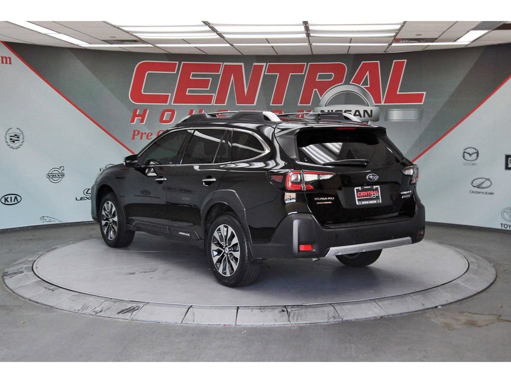 Used 2025 Subaru Outback Touring AWD/4WD image 4