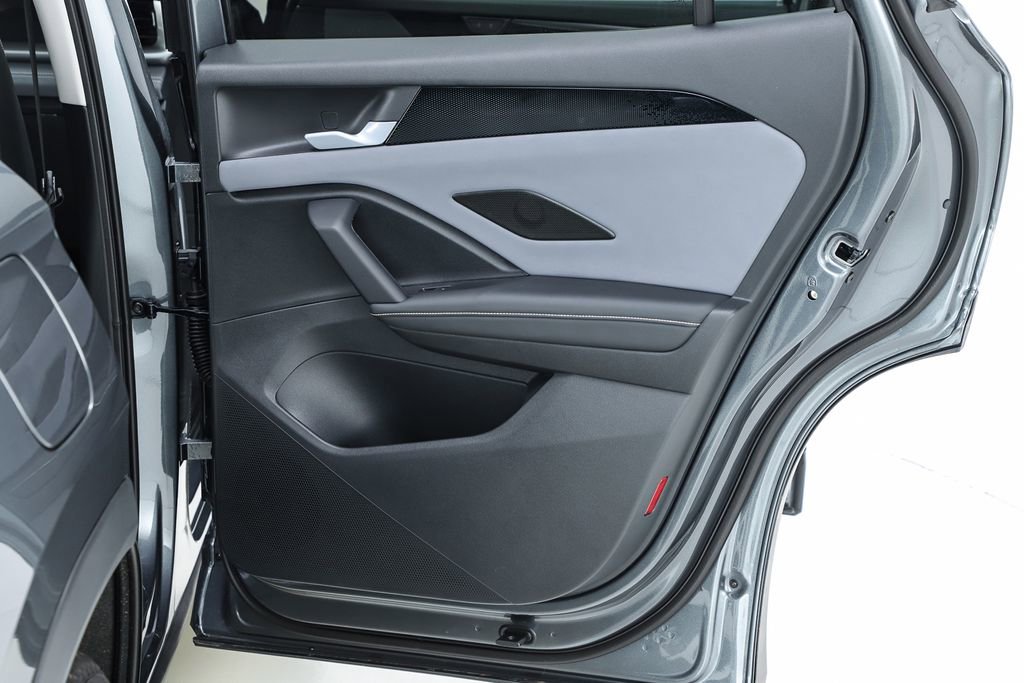 New 2026 Volkswagen Tiguan SE image 31