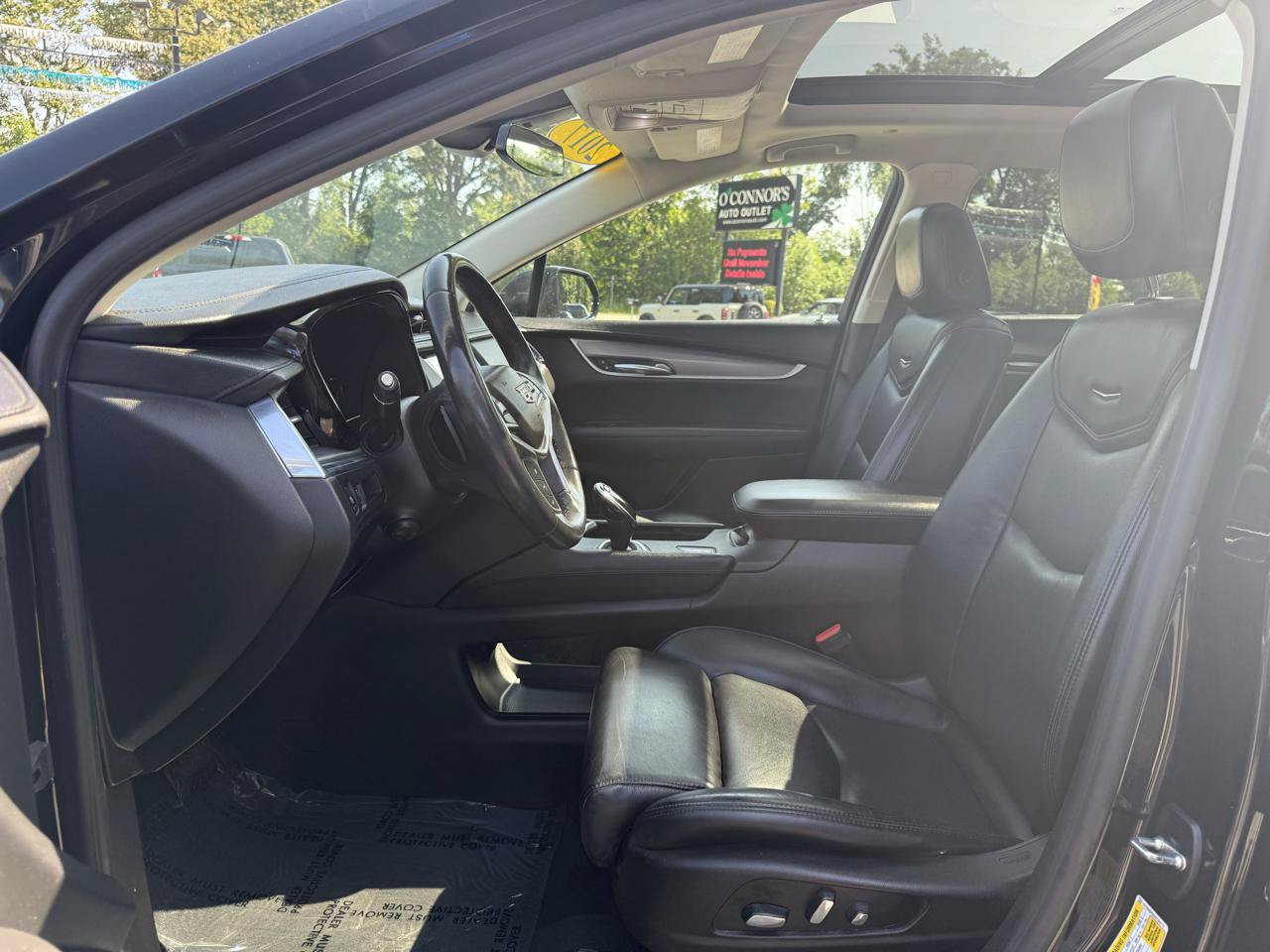 Used 2017 Cadillac XT5 Luxury w/ Driver Awareness Package FWD image 16