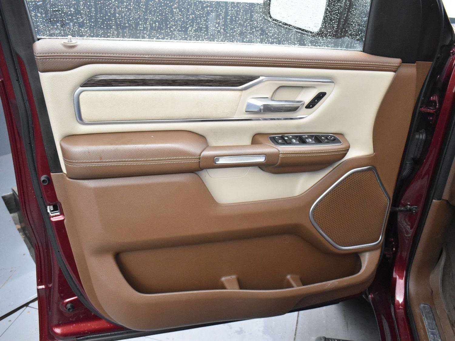 Used 2020 RAM 1500 Laramie AWD/4WD image 9