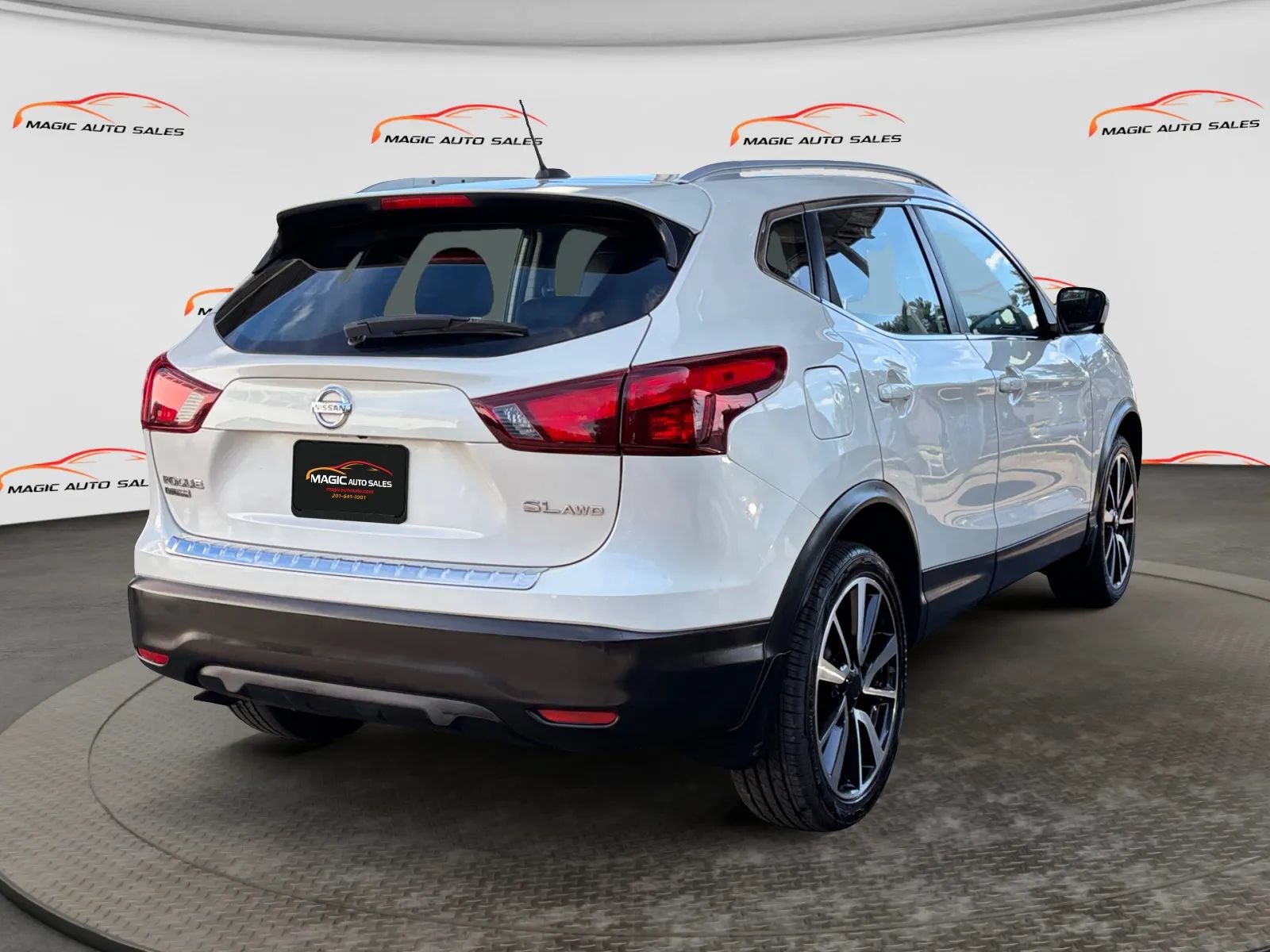 Used 2017 Nissan Rogue Sport SL w/ SL Premium Package AWD/4WD image 10