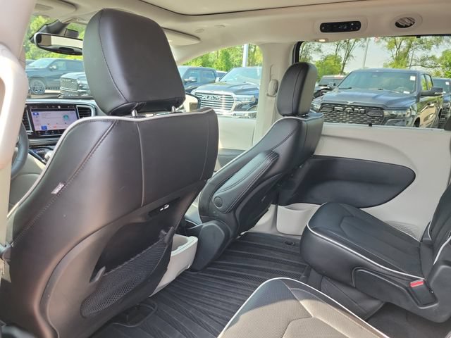 Used 2023 Chrysler Pacifica Limited w/ Trailer Tow Group AWD/4WD image 25