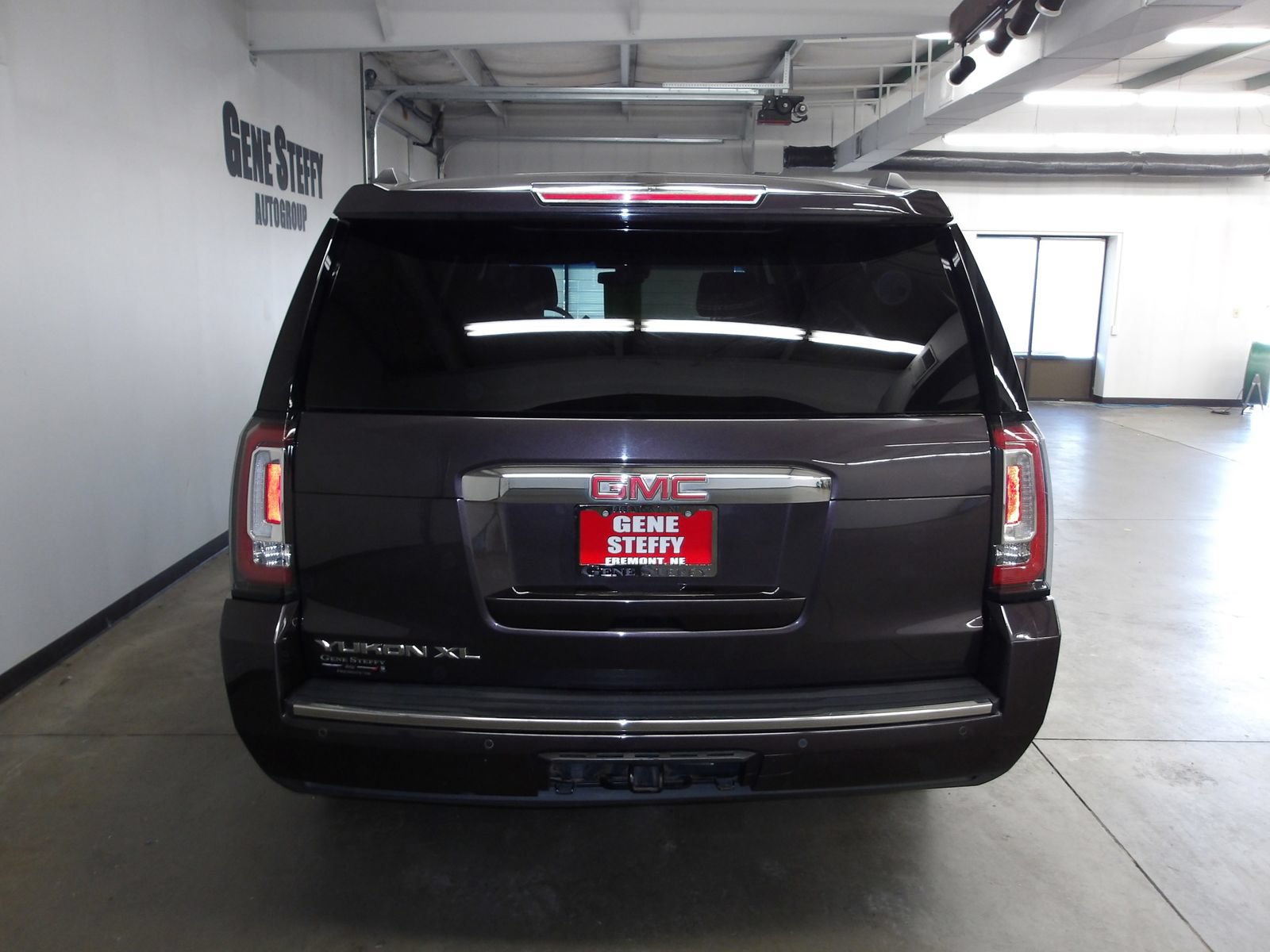 Used 2016 GMC Yukon XL Denali w/ Open Road Package AWD/4WD image 7
