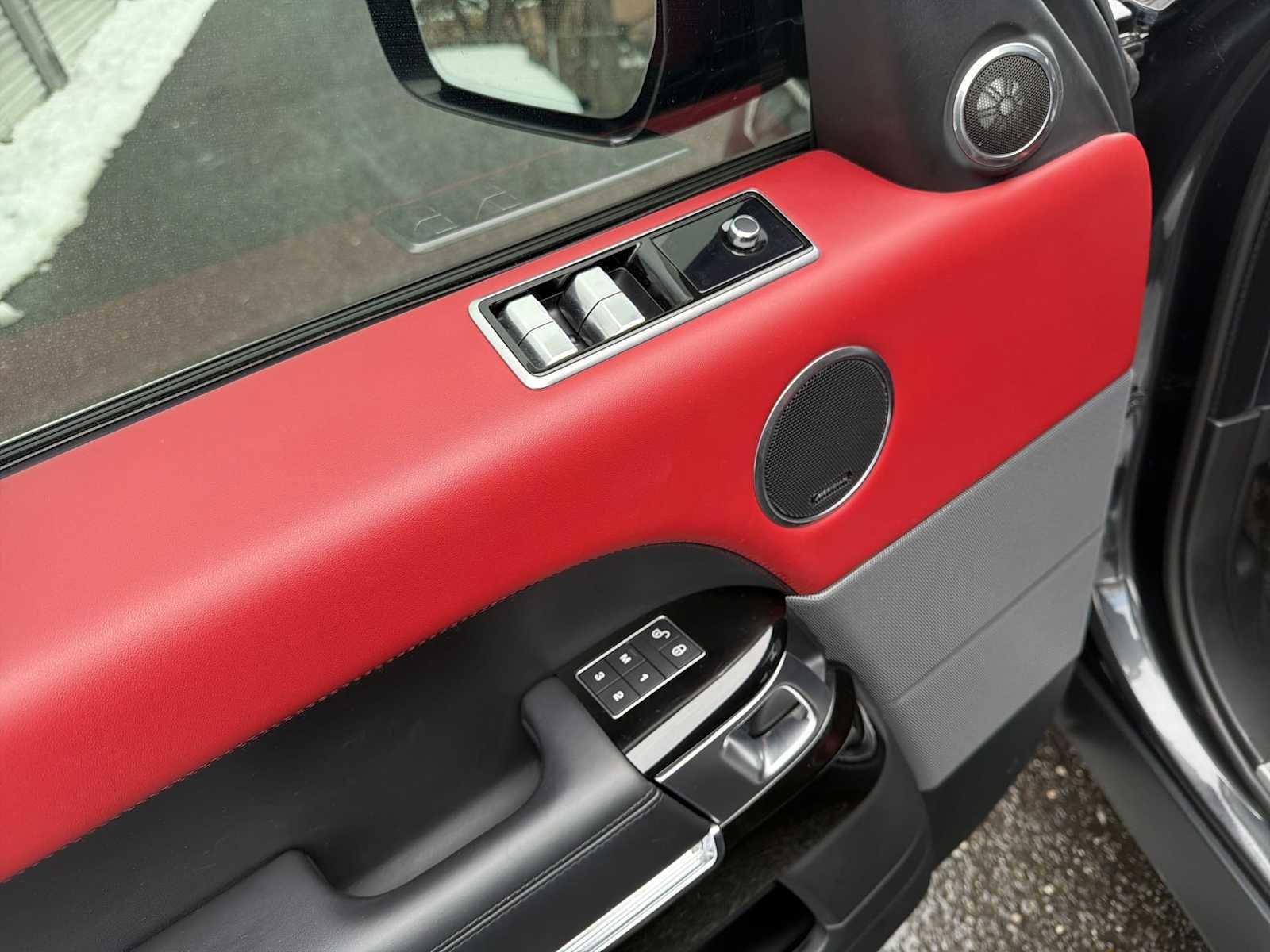 Used 2020 Land Rover Range Rover Sport HST image 22