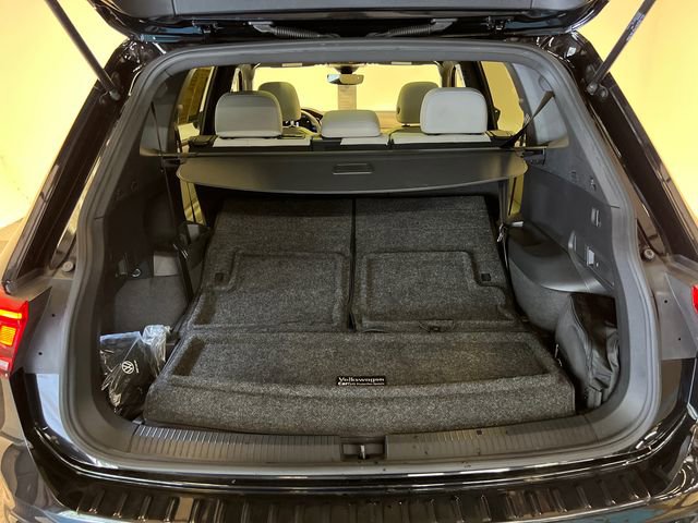 Certified 2022 Volkswagen Tiguan SE R-Line FWD image 5