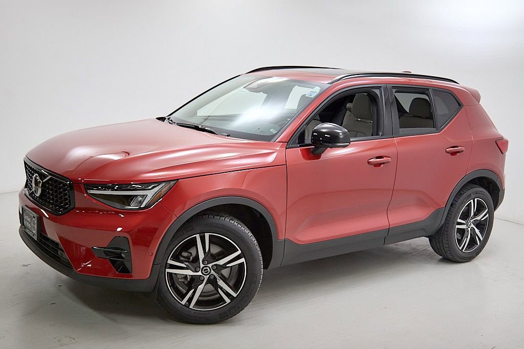 Certified 2023 Volvo XC40 B5 Plus w/ Driver Assist Package image 3